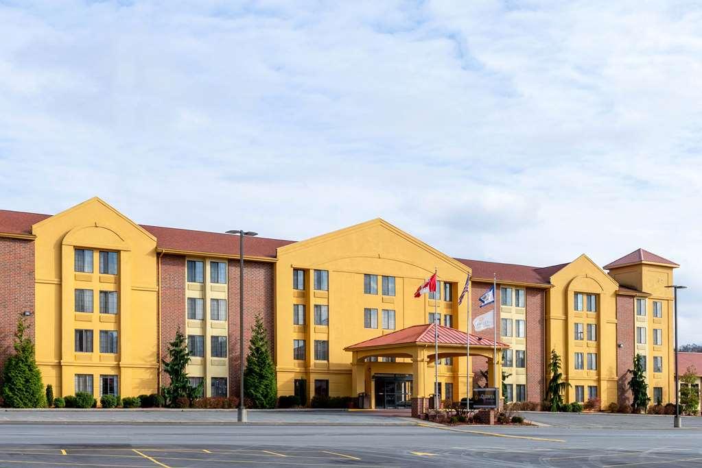 La Quinta Inn & Suites - New River Gorge National Park Съмърсвил Екстериор снимка