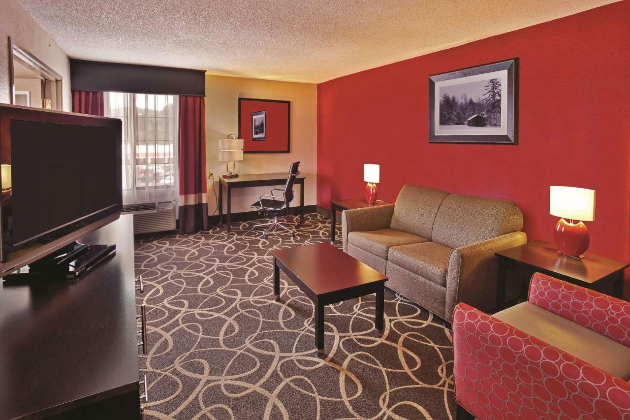 La Quinta Inn & Suites - New River Gorge National Park Съмърсвил Екстериор снимка