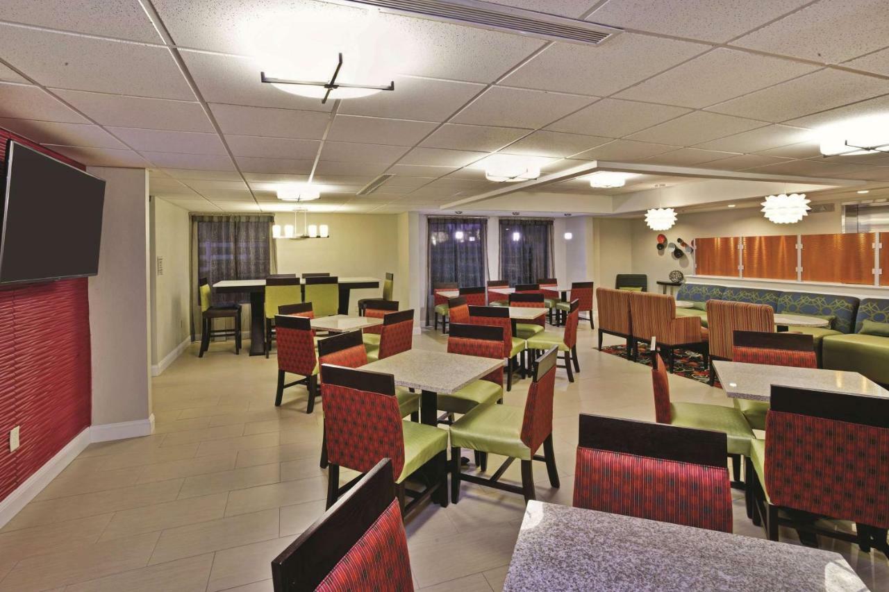 La Quinta Inn & Suites - New River Gorge National Park Съмърсвил Екстериор снимка