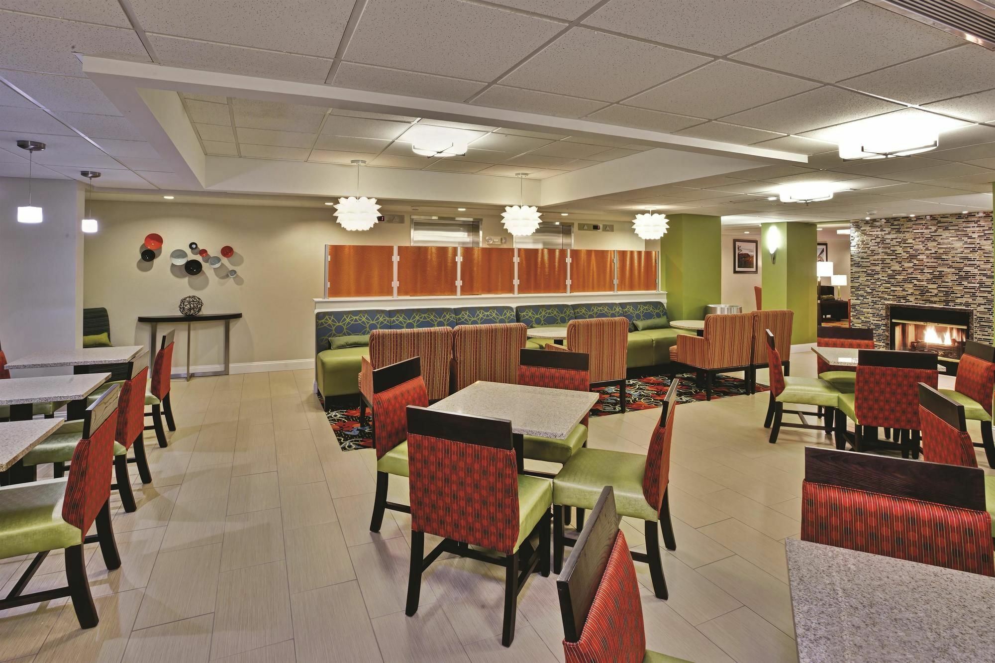 La Quinta Inn & Suites - New River Gorge National Park Съмърсвил Екстериор снимка