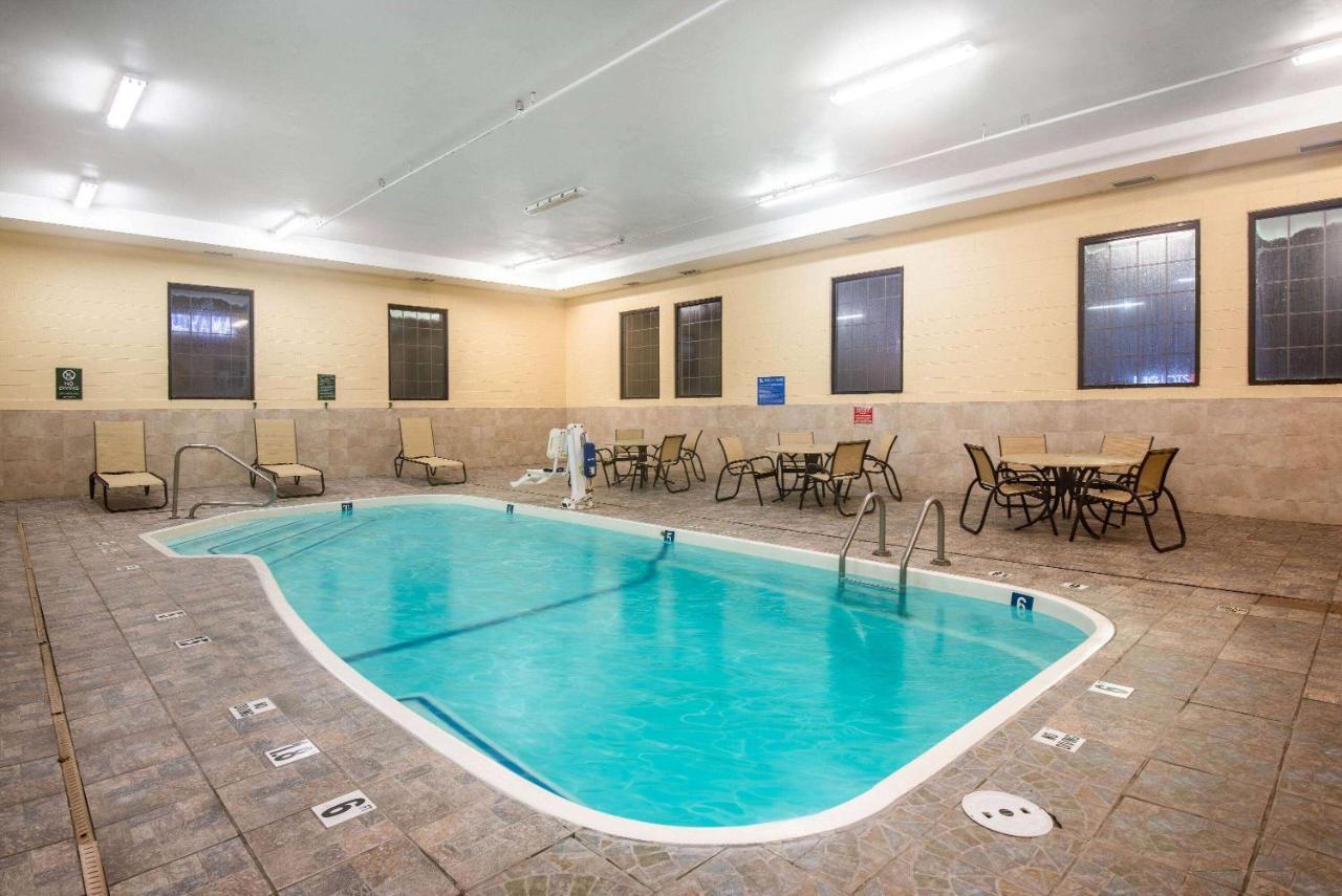 La Quinta Inn & Suites - New River Gorge National Park Съмърсвил Екстериор снимка